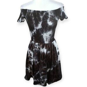 JUSTIFY BLACK & WHITE TIE DYE OFF-THE-SHOULDER DRESS SZ.S EUC.
